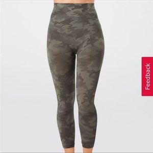 NWT Look at Me Now Seamless Cropped Leggings desert camo camouflage sz S